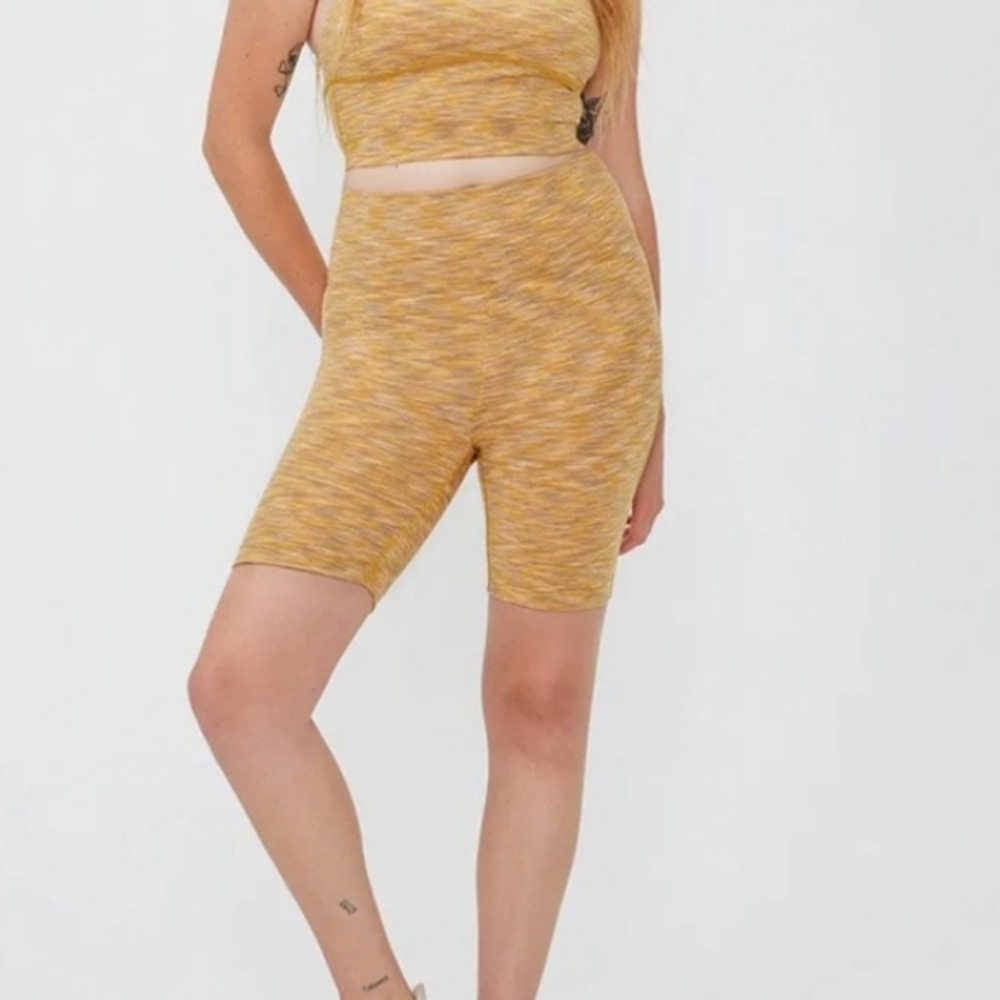 NWT    Outdoor Voices   Women's Small   Biker Shorts   Yellow